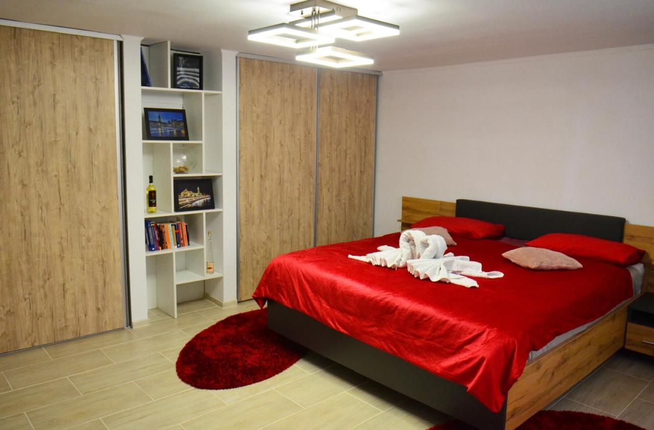 Lovely 2 Bedroom In The Centre Of Apartment Oradea