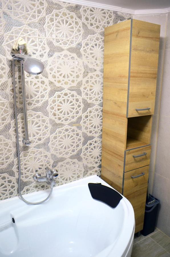 Lovely 2 Bedroom In The Centre Of Apartment *
