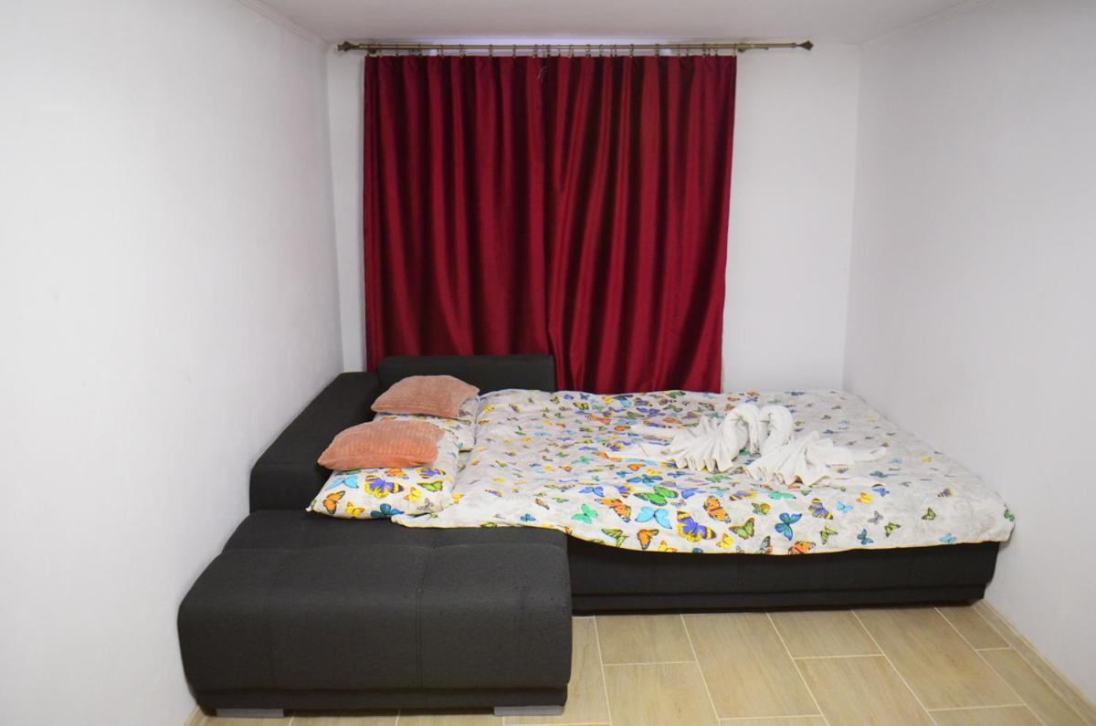 Lovely 2 Bedroom In The Centre Of * Oradea