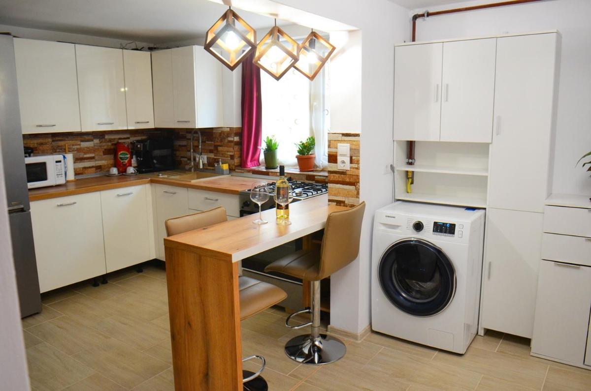 Lovely 2 Bedroom In The Centre Of * Oradea