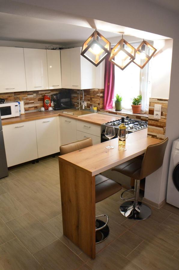 Lovely 2 Bedroom In The Centre Of Apartment Oradea