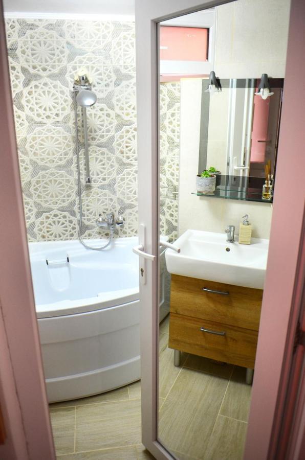 Apartment Lovely 2 Bedroom In The Centre Of *