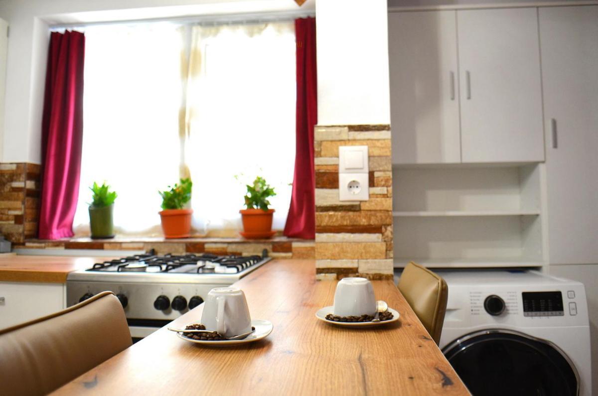 Lovely 2 Bedroom In The Centre Of *