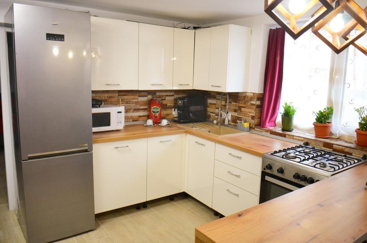 Lovely 2 Bedroom In The Centre Of * Oradea